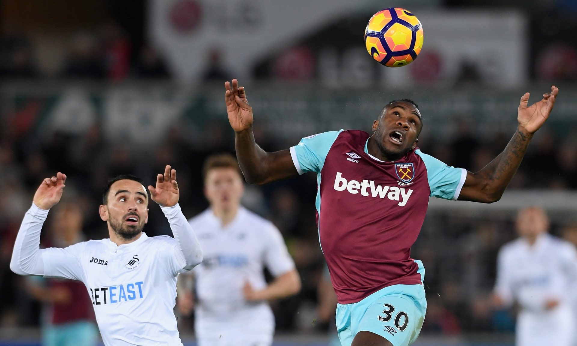 他以敏锐的 他以敏锐的